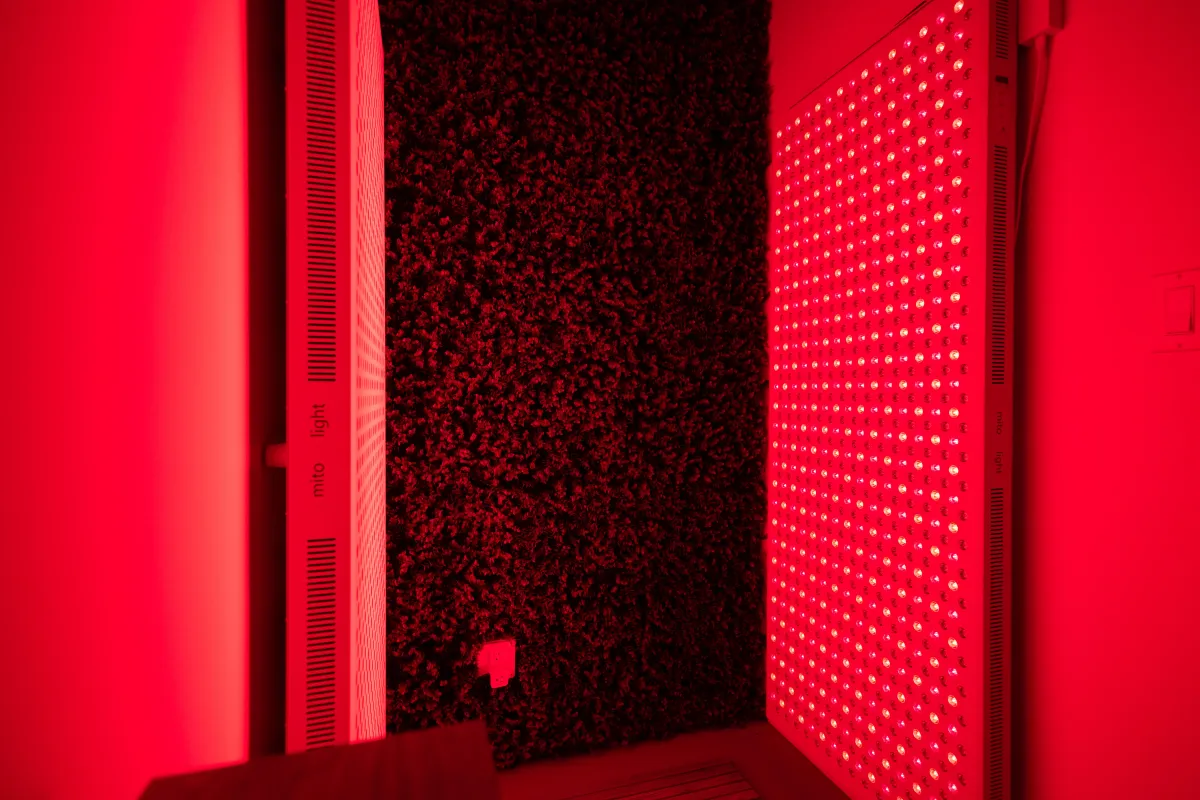 Red-Light-And-Near-Infrared-Therapy-Wellevate-Lounge-Costa-Mesa