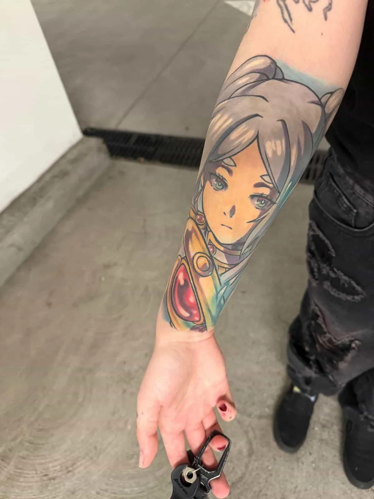 Fully healed anime tattoo of Frieren from Frieren: Beyond Journey's End by Orlando Anime Tattoo Artist Ren Behan. This Frieren tattoo captures her stoic expression with soft pastels and rich colors in her staff.