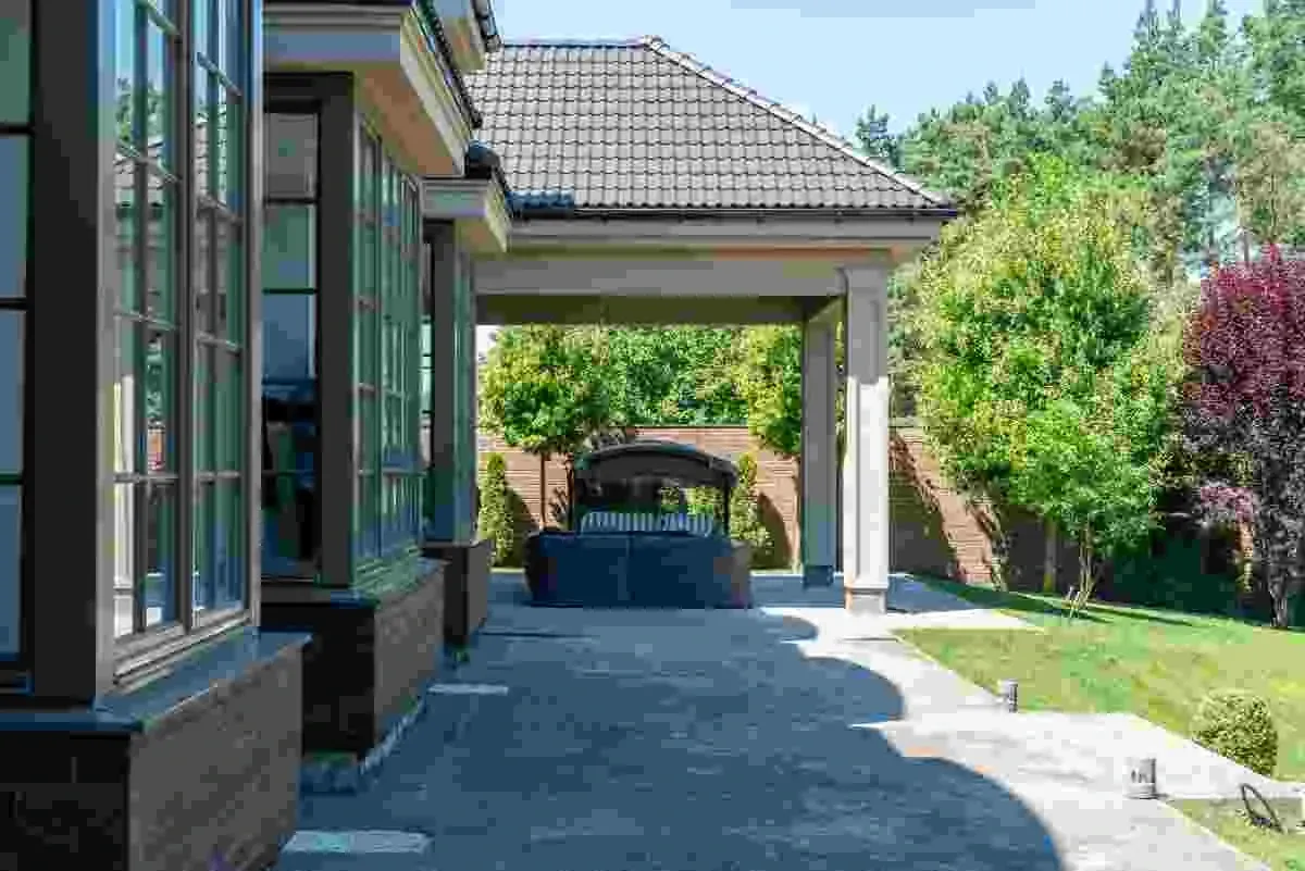What to Expect from a Professional Hardscape Patio Installation in Omaha