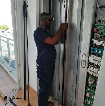 Universal Elevator Service Sint Maarten