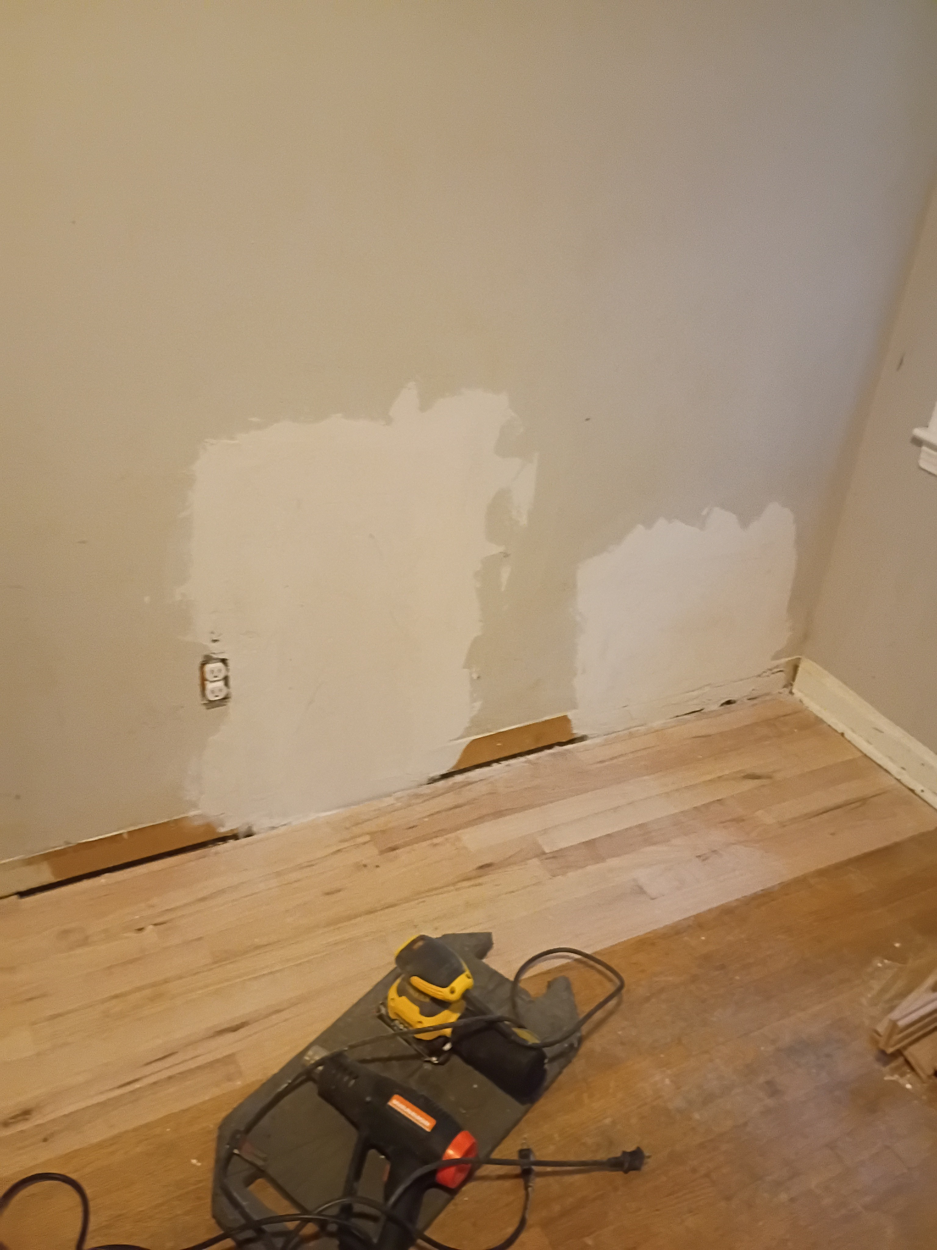 Hero image of a Memphis wall repair in progress, showing patching over settlement-related cracks and humidity-stressed seams common in local loess-soil homes. Demonstrates real onsite conditions Local Handyman Midsouth fixes daily across Midtown and East Memphis.