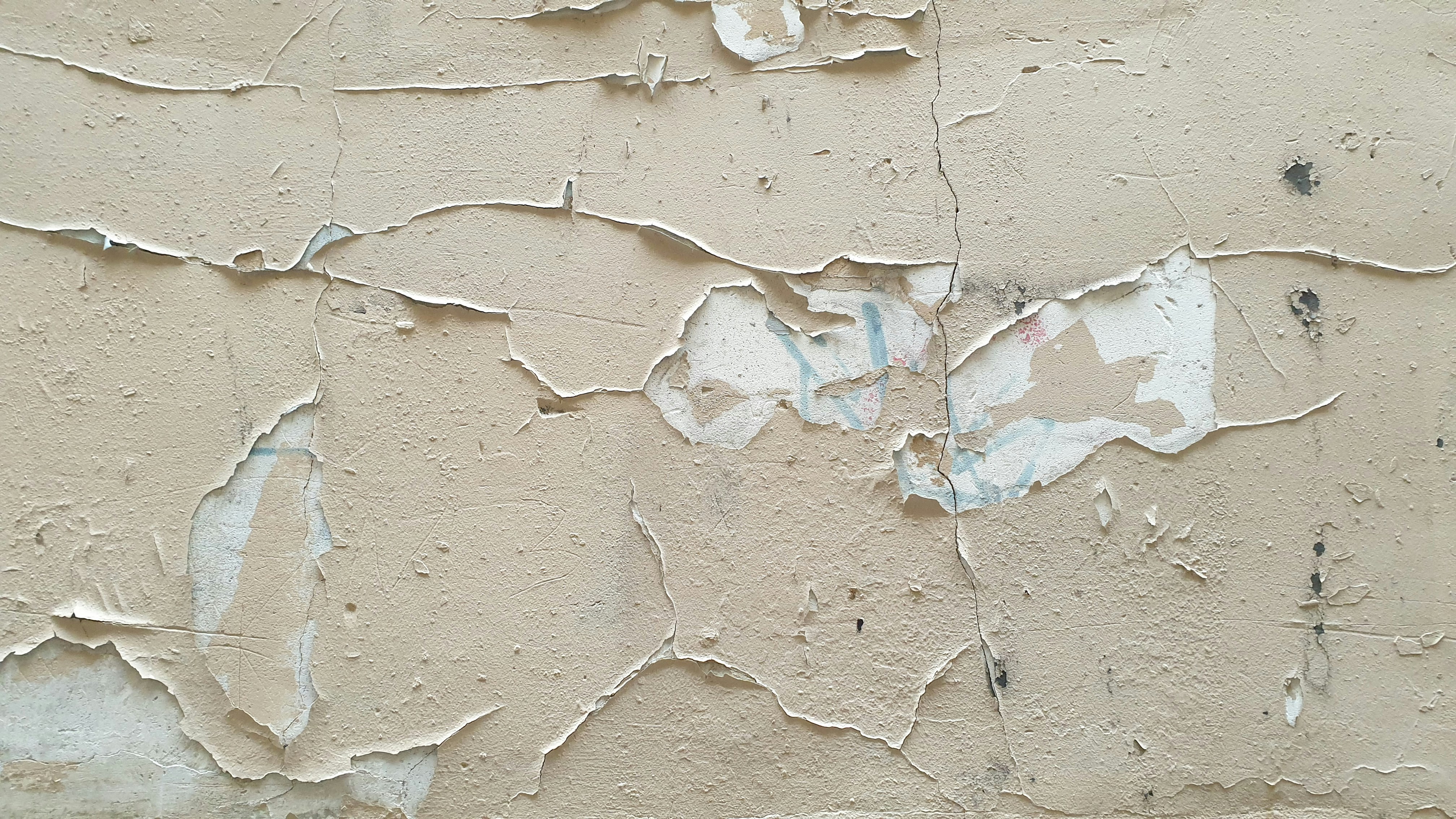 Image showing widespread plaster cracking and delamination consistent with Memphis humidity cycles, shifting loess soil, and storm-driven pressure swings. Represents the deterioration patterns Local Handyman Midsouth repairs in older Midtown and East Memphis houses.