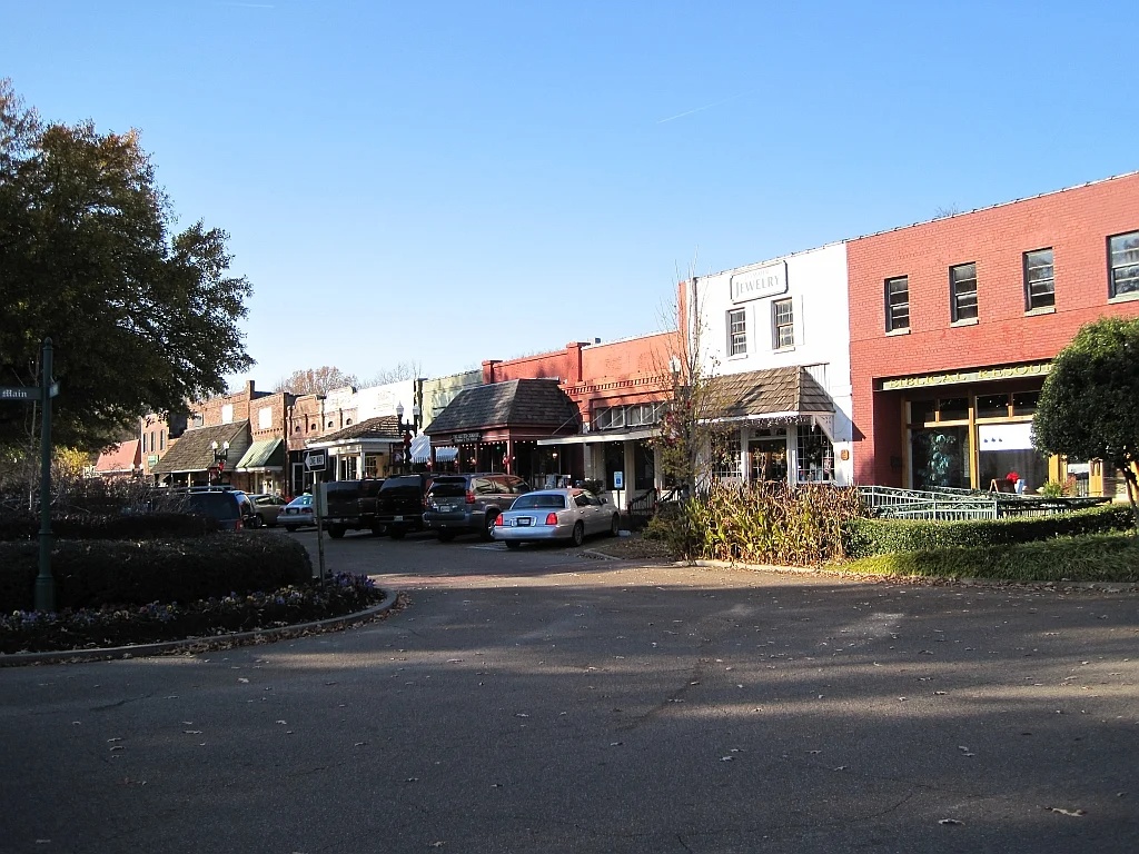 Collierville town square with local shops and historic buildings, reinforcing neighborhood-focused handyman services in Collierville Tennessee.