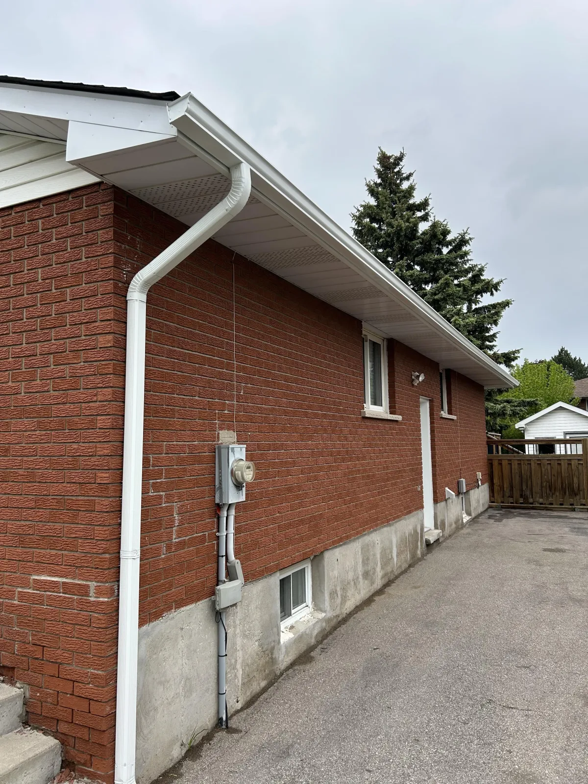 Seamless eavestrough, Guelph, ON