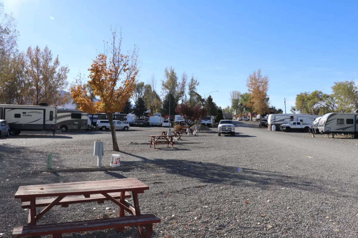 spacious pull thru rv sites at winnemucca rv park