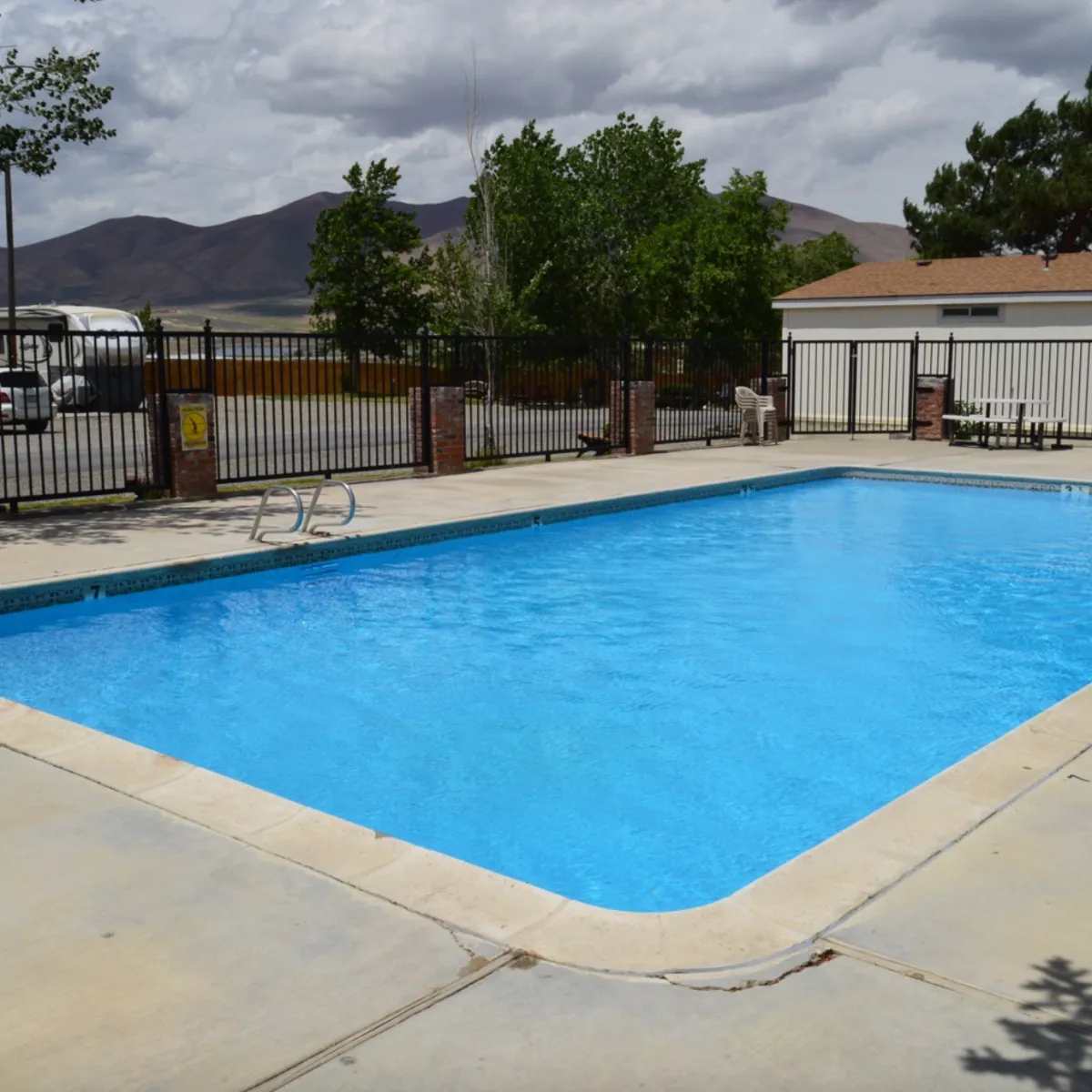 Families swimming in pool with mountain views in winnemucca