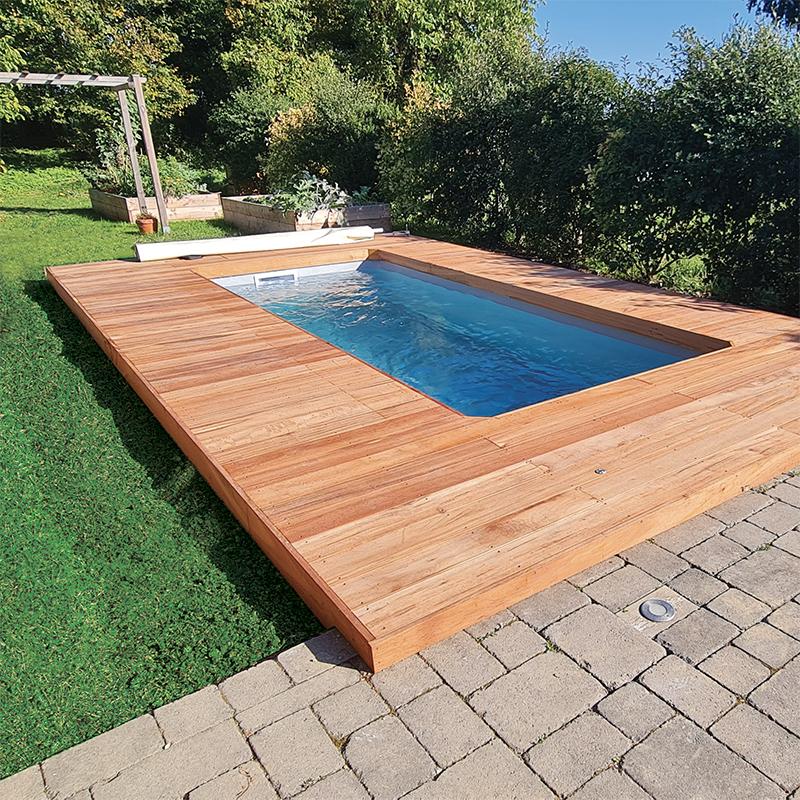 Plage, entourage de piscine en bois