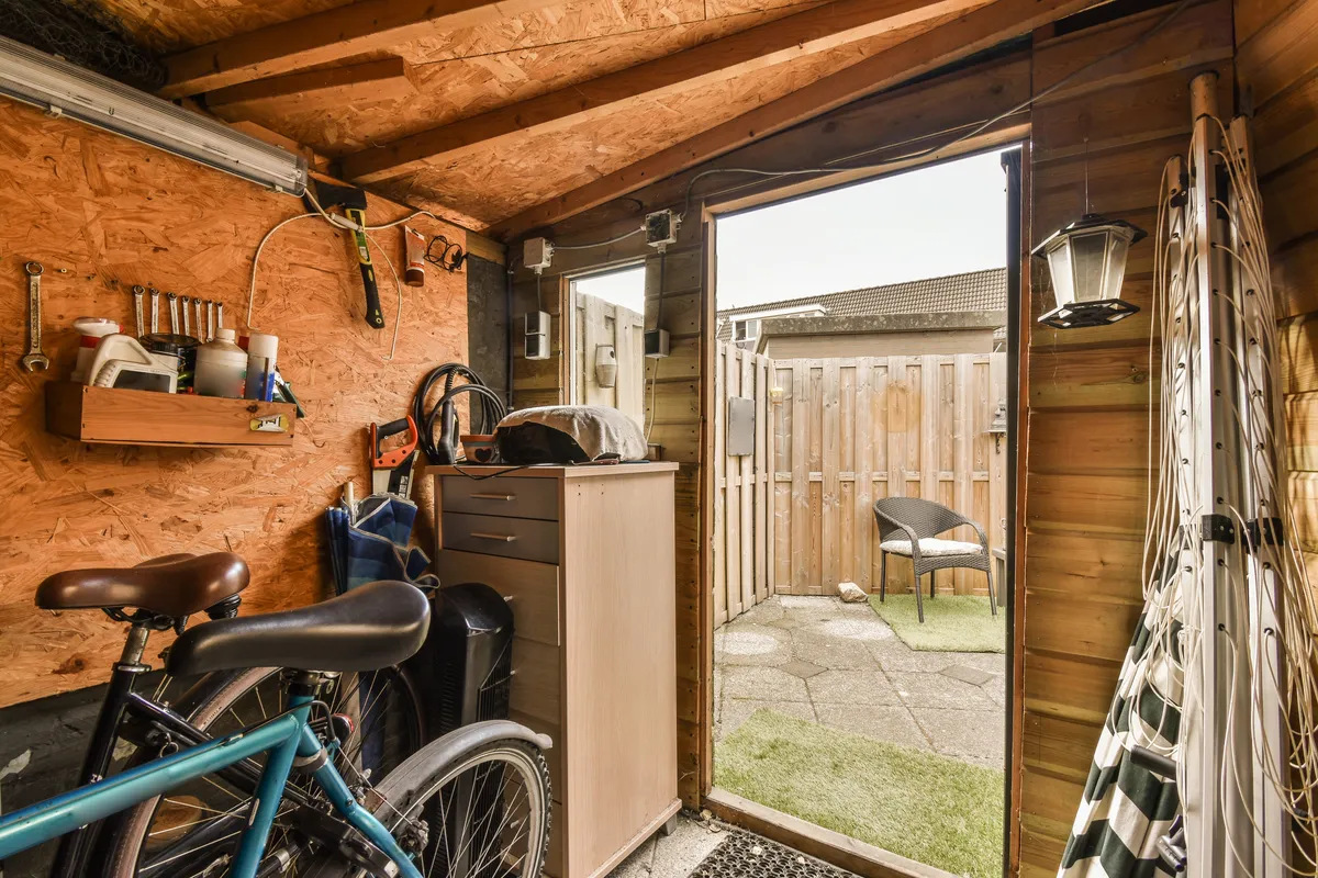 Abris de jardin en bois, organisation, rangement, aménagement bois