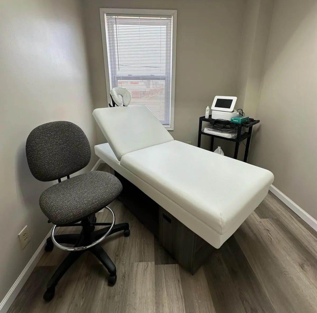 trim clinics treatment table