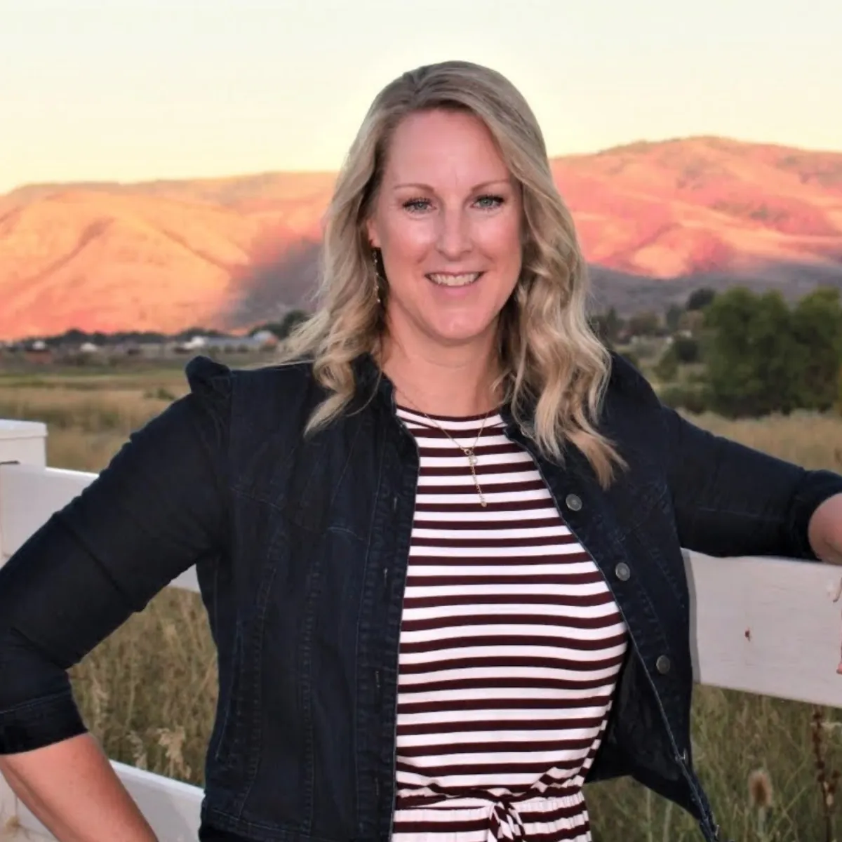 Elizabeth Walker — founder of Momfluence — mom of five Pilates instructor and guide for women rebuilding their lives after divorce loss or burnout one faithful step at a time