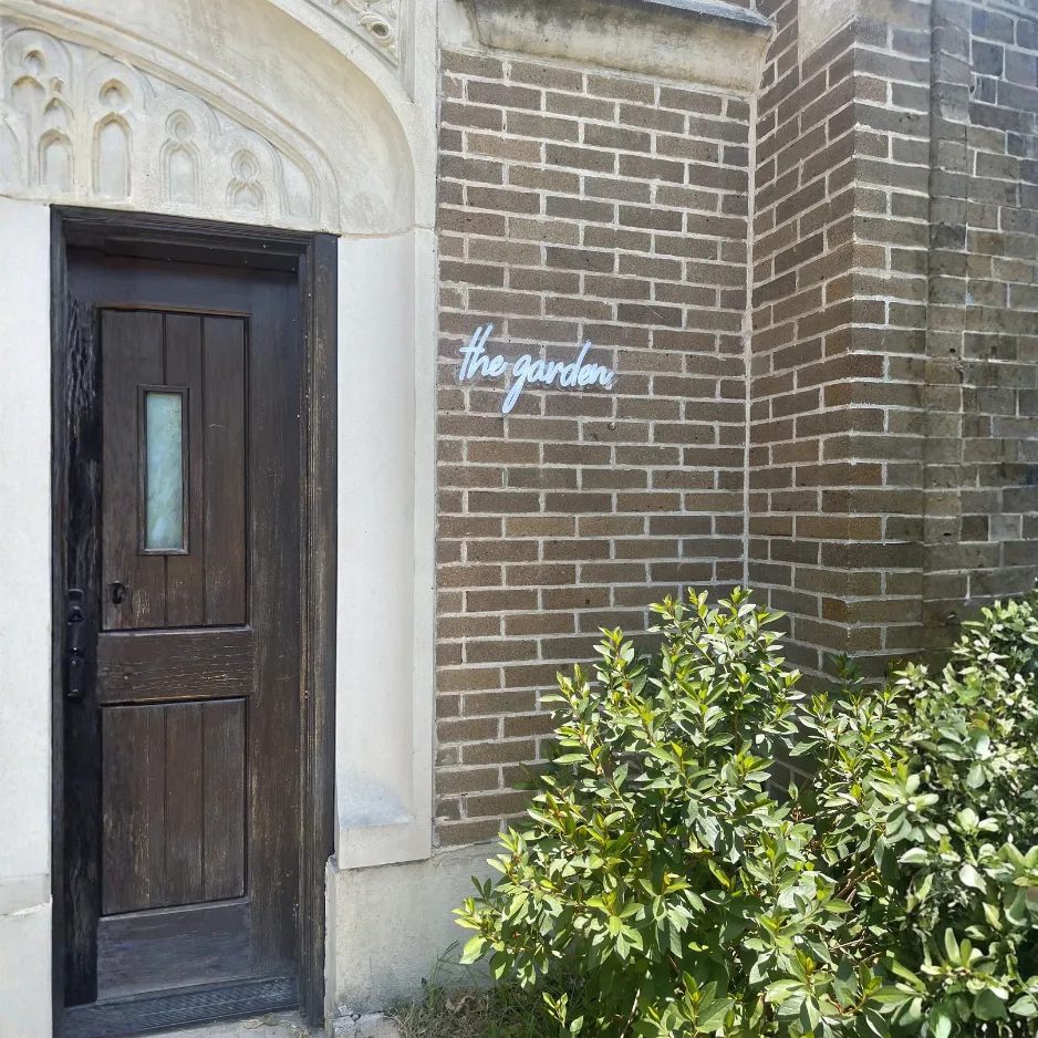 Dimensional branding elements