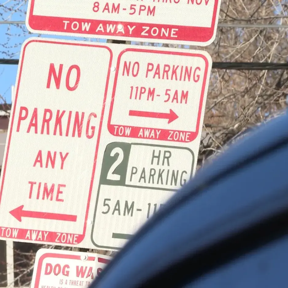 Regulatory aluminum parking and towing signs for commercial property compliance in Dallas.