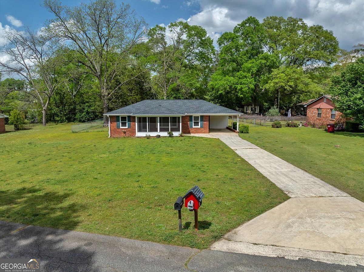 Macon Concrete builds and installs Driveway