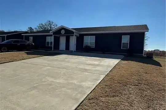 Macon Concrete builds and installs driveway