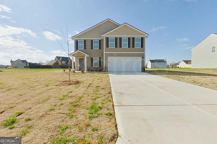 Macon Concrete builds and installs Driveway