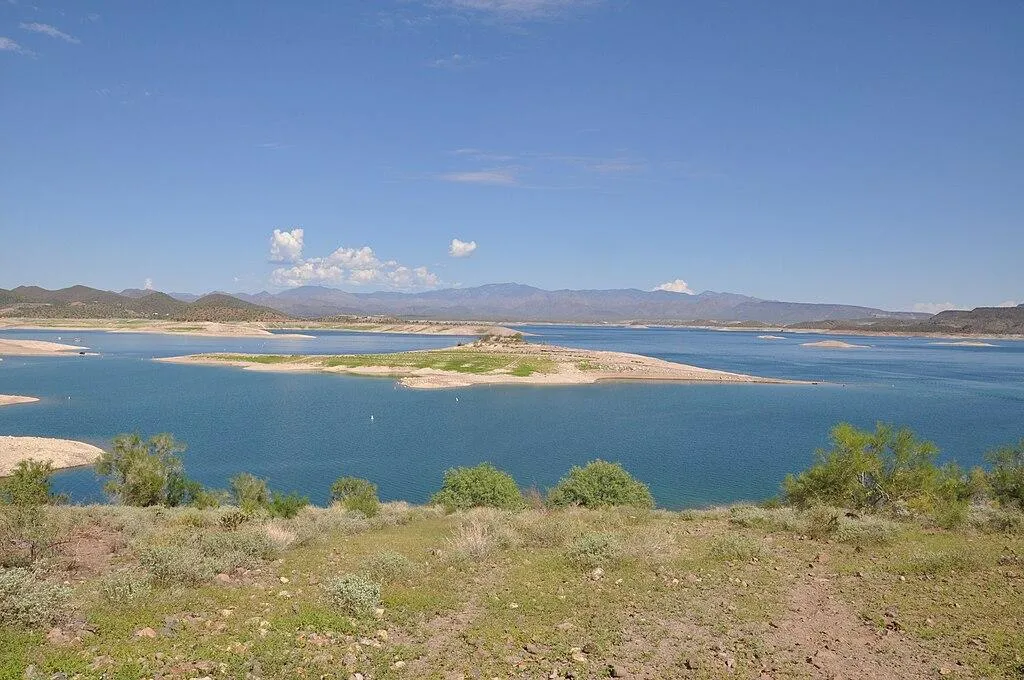 Lake Pleasant by Cathixx, CC BY-SA 3.0 <https://creativecommons.org/licenses/by-sa/3.0>, via Wikimedia Commons
