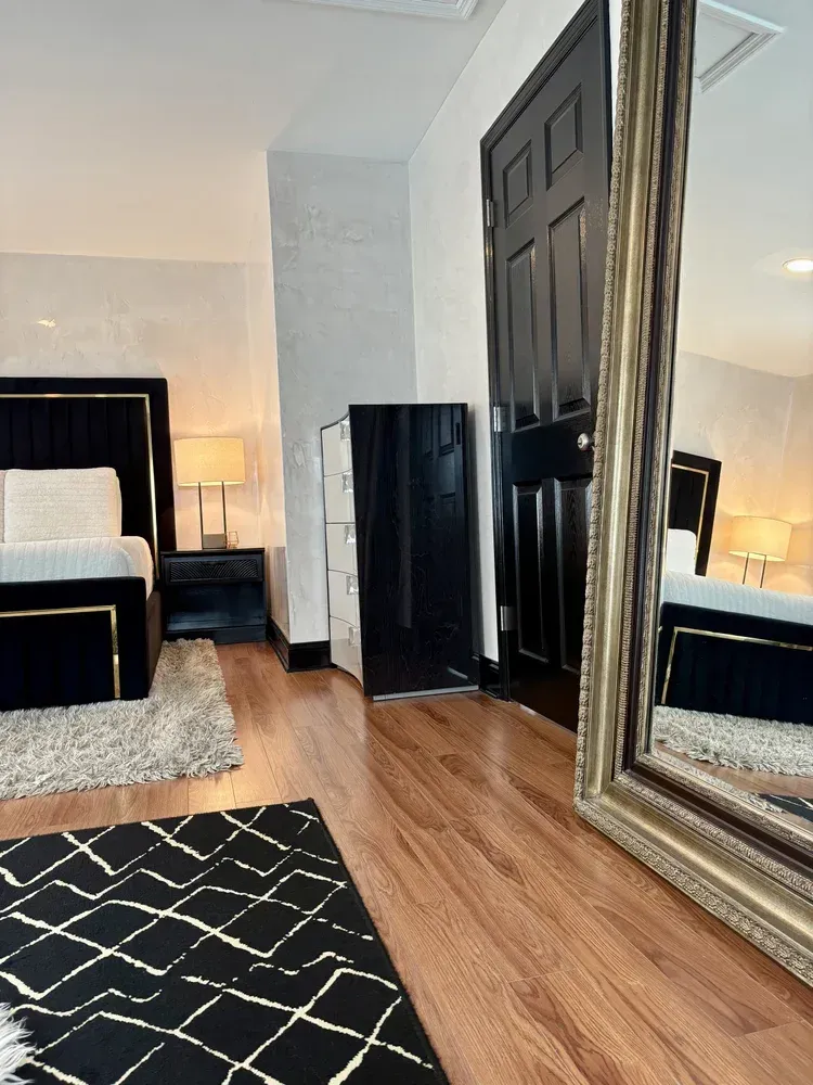 Luxury bedroom with hand-applied Venetian plaster walls and polished finish by Venetian Artworks St. Louis