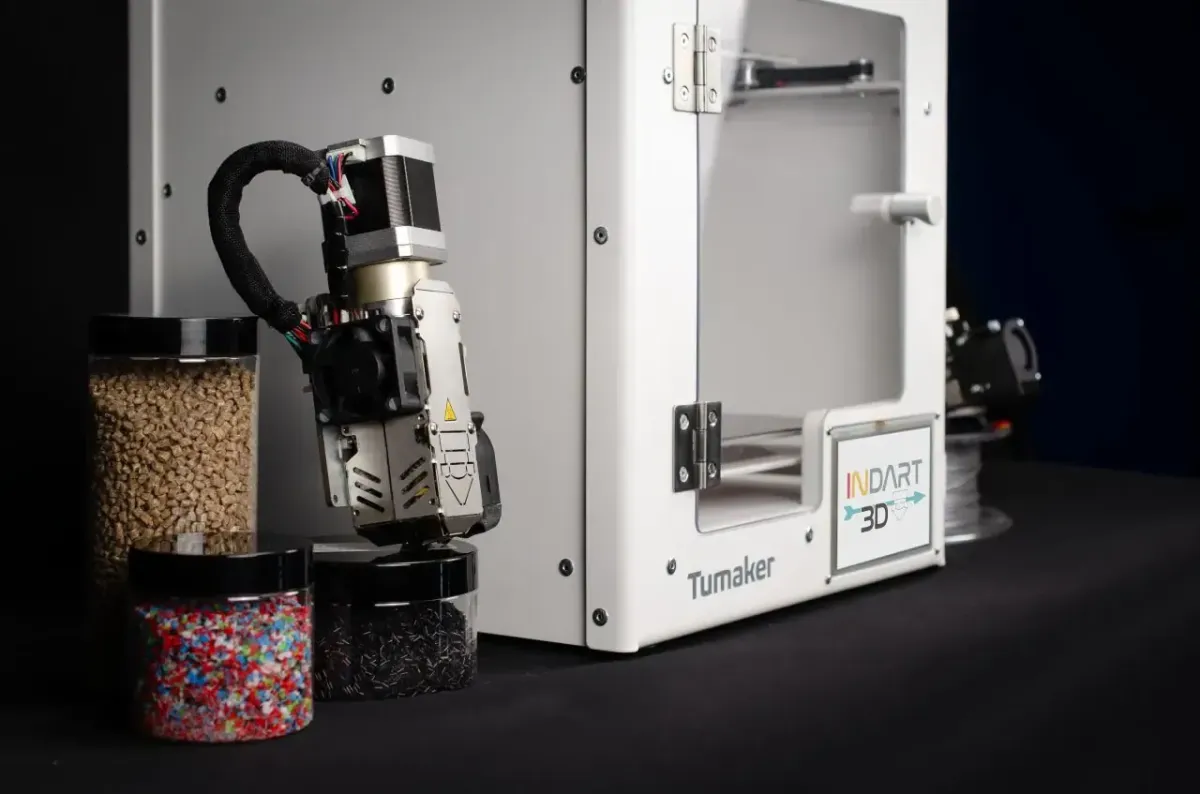 Additive manufacturing and the circular economy: closing the material loop in the laboratory