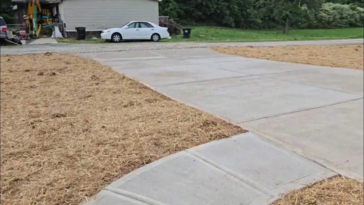 Dallas Concrete Pros builds and installs Driveway