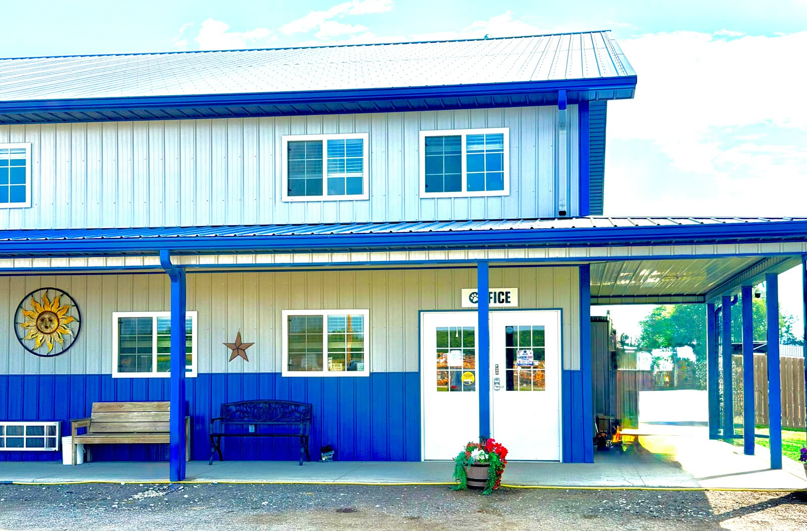 S&B Kountry Kennel check in entrance