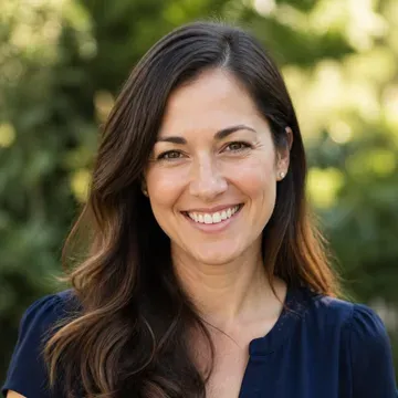 Portrait of a smiling woman.