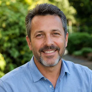 Portrait of a smiling man.