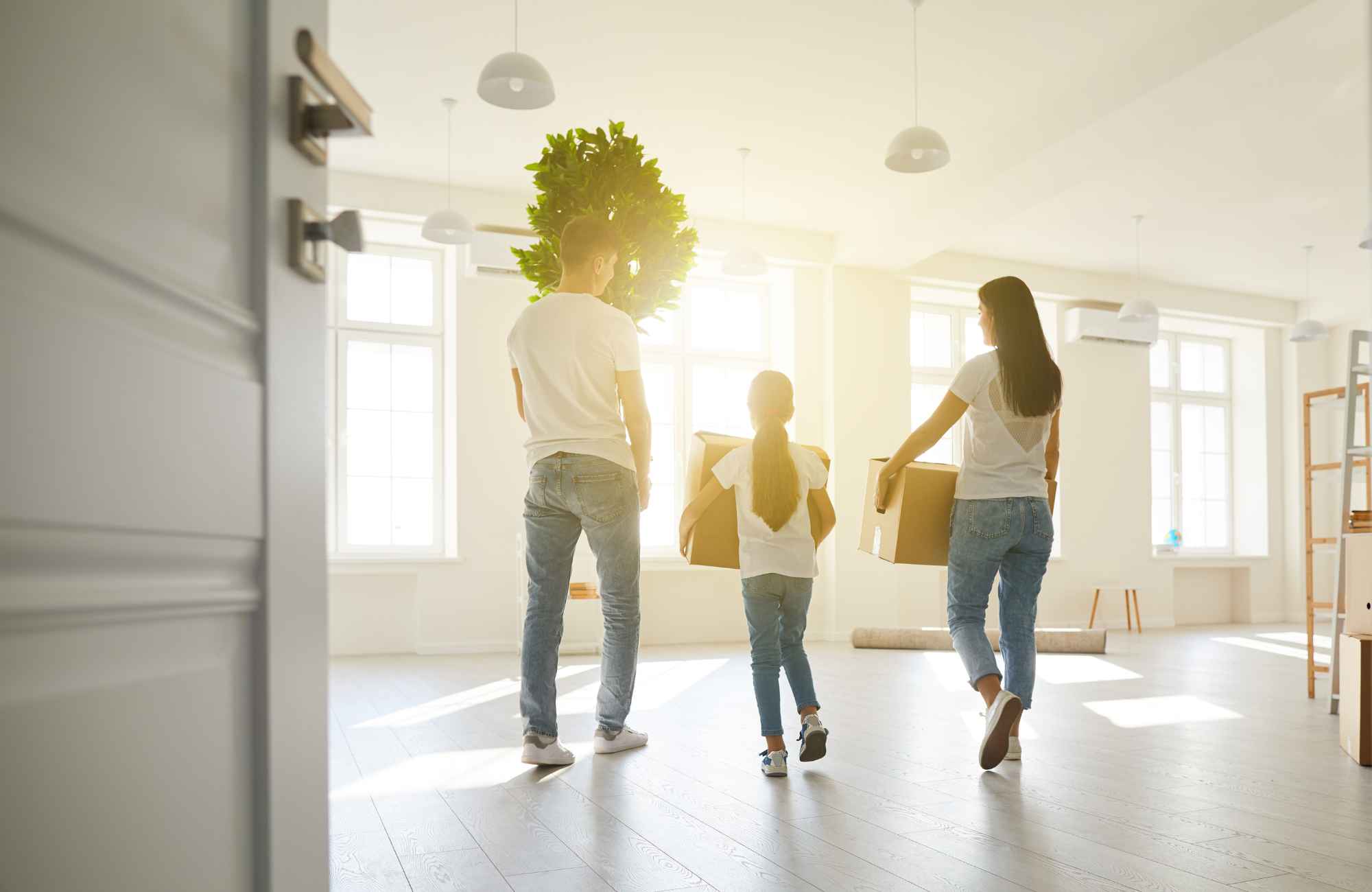 shannon's-organizing-solutions-lake-havasu-city-az-making-moving-easier-family-of-three-bringing-moving-boxes-into-new-home-efficient