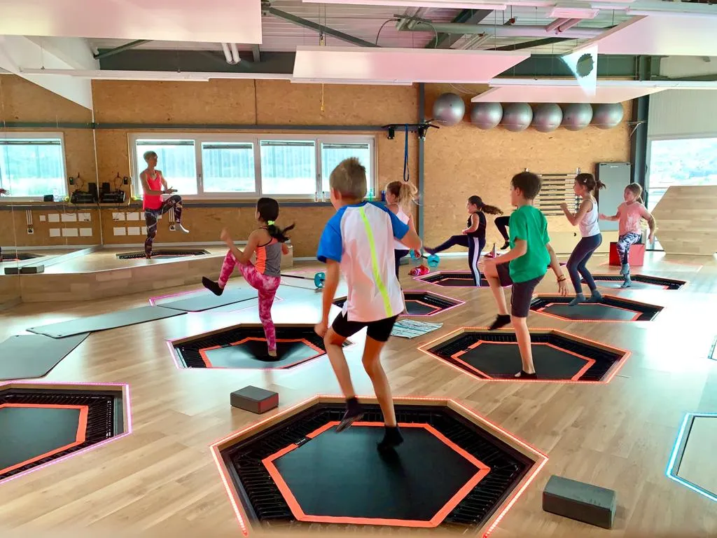 Niños disfrutando en Pure Jump