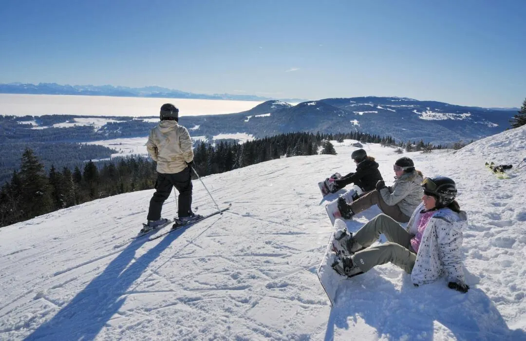Alpine skiing with panoramic views of the Alps and Lake Geneva in Vallée de Joux