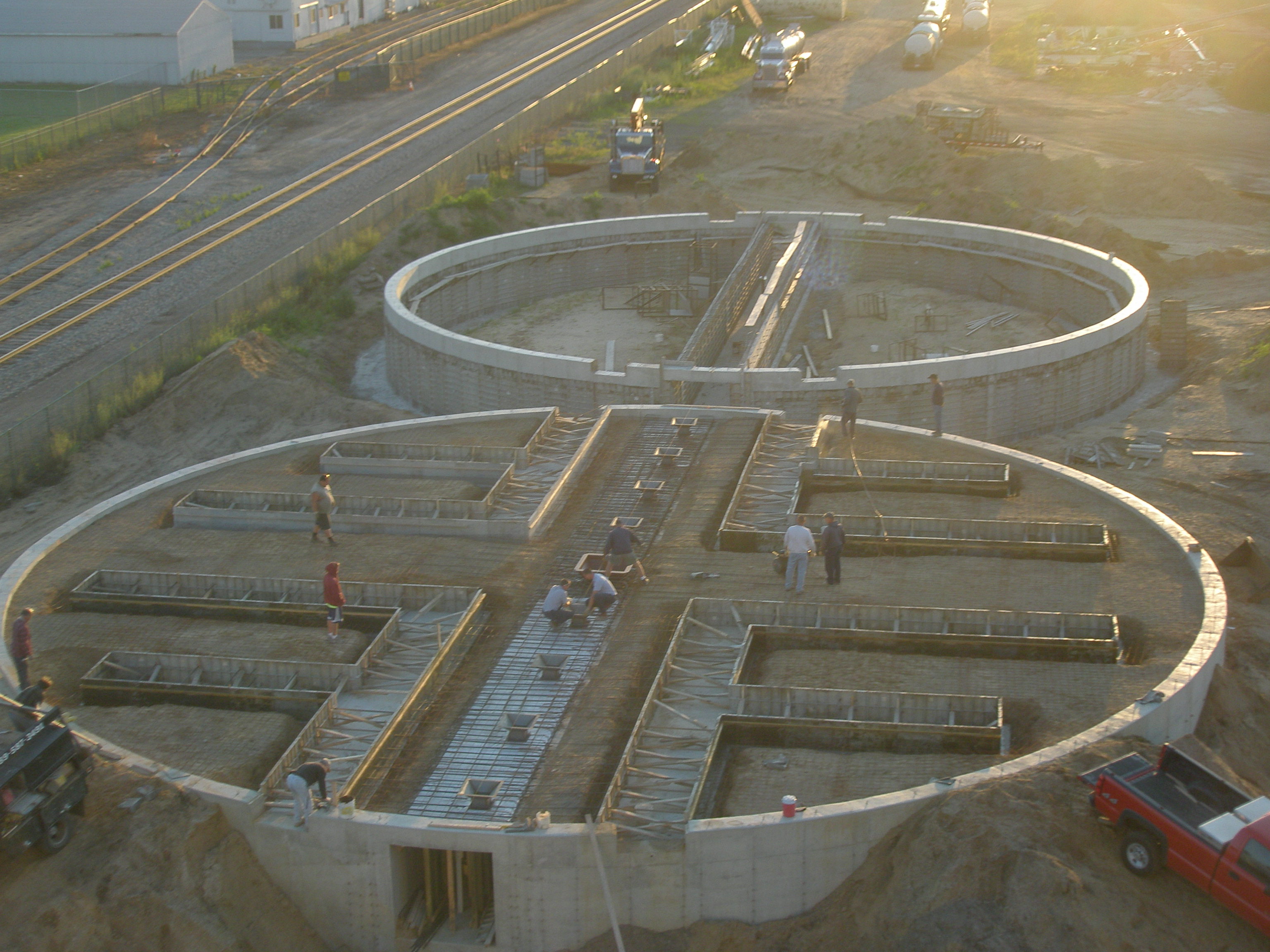 Large circular agricultural concrete structure and foundation system under construction