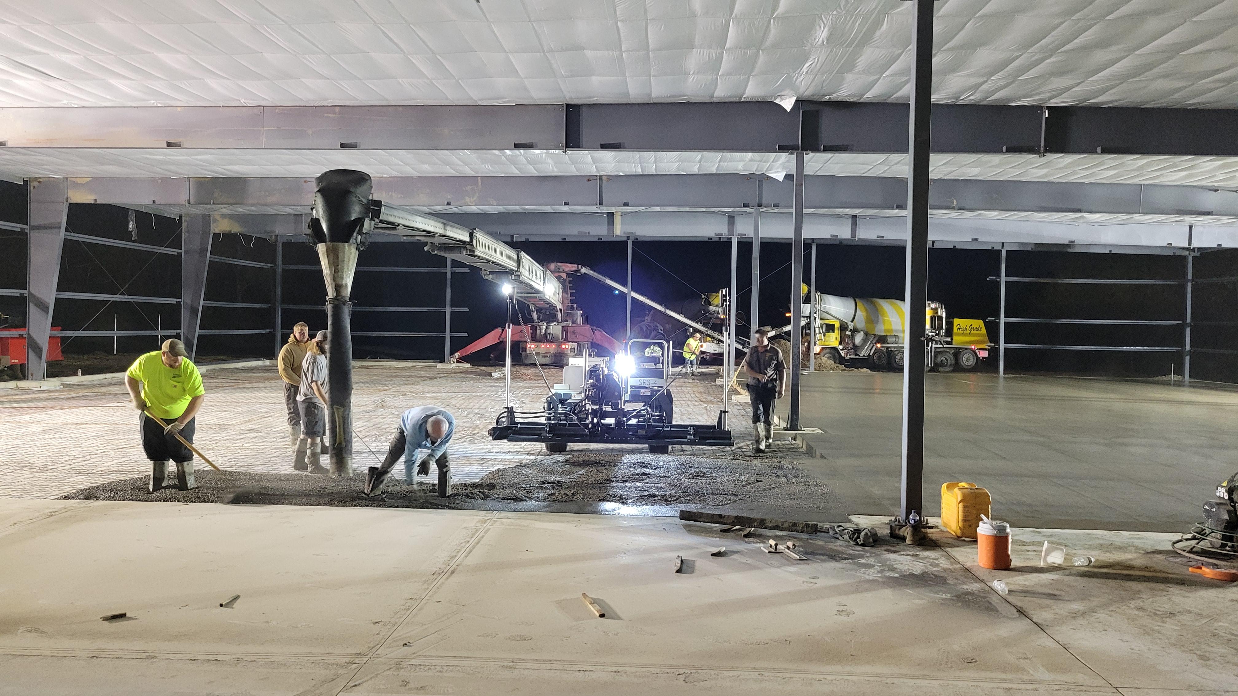 Commercial concrete pour using telebelt