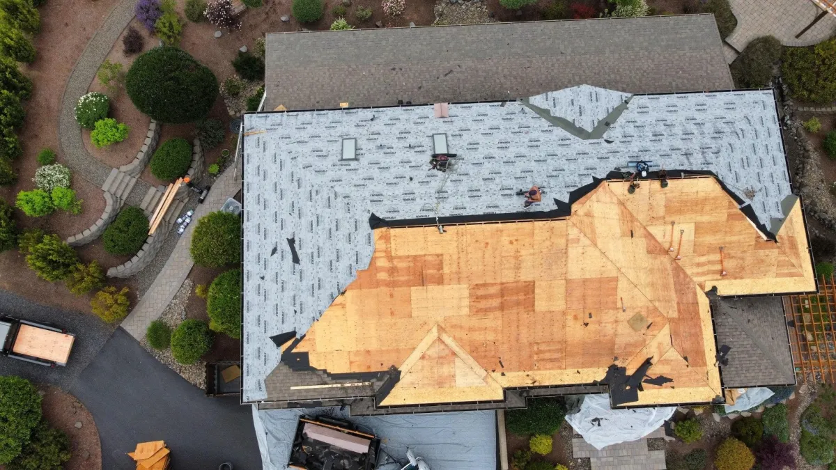 Circle shaped image of a roof, links to Roofing page