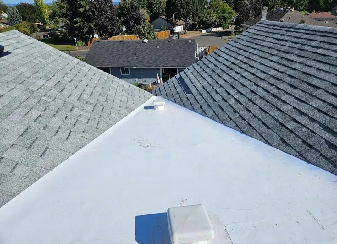 Circle shaped image of a roof, links to Roofing page
