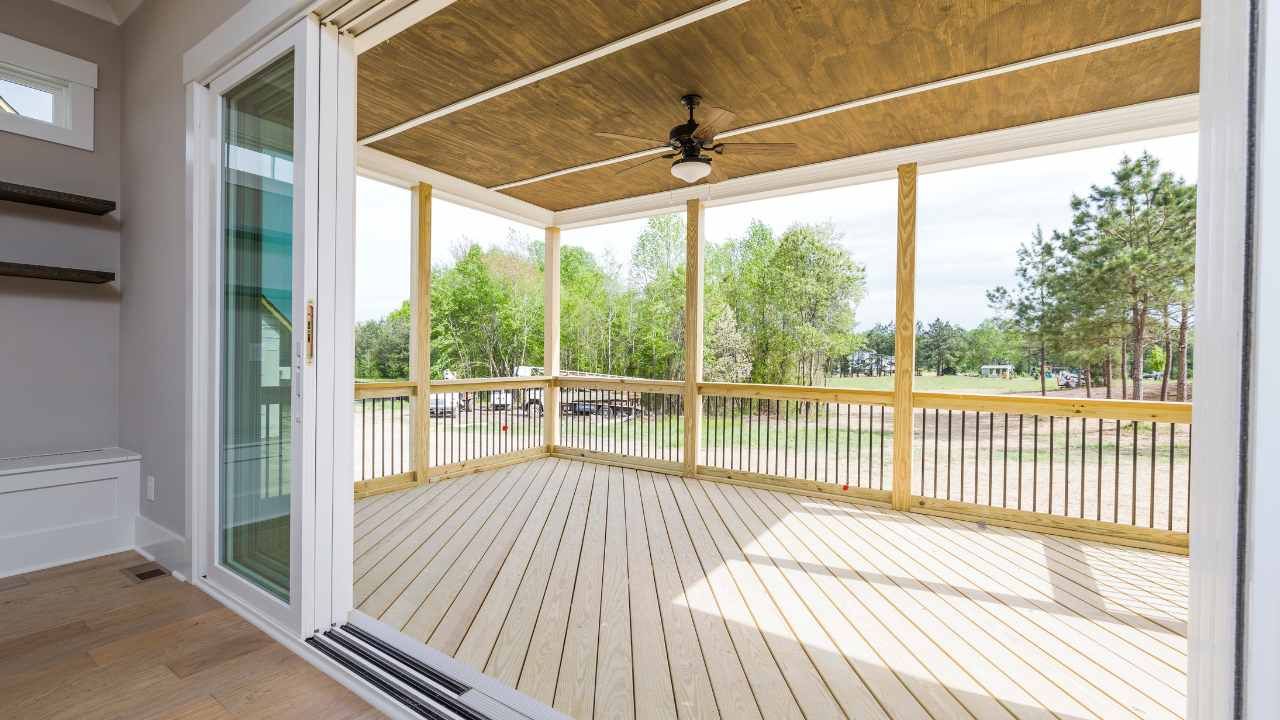 Staining vs. Painting: Which Is Better for Your Deck and Fence?