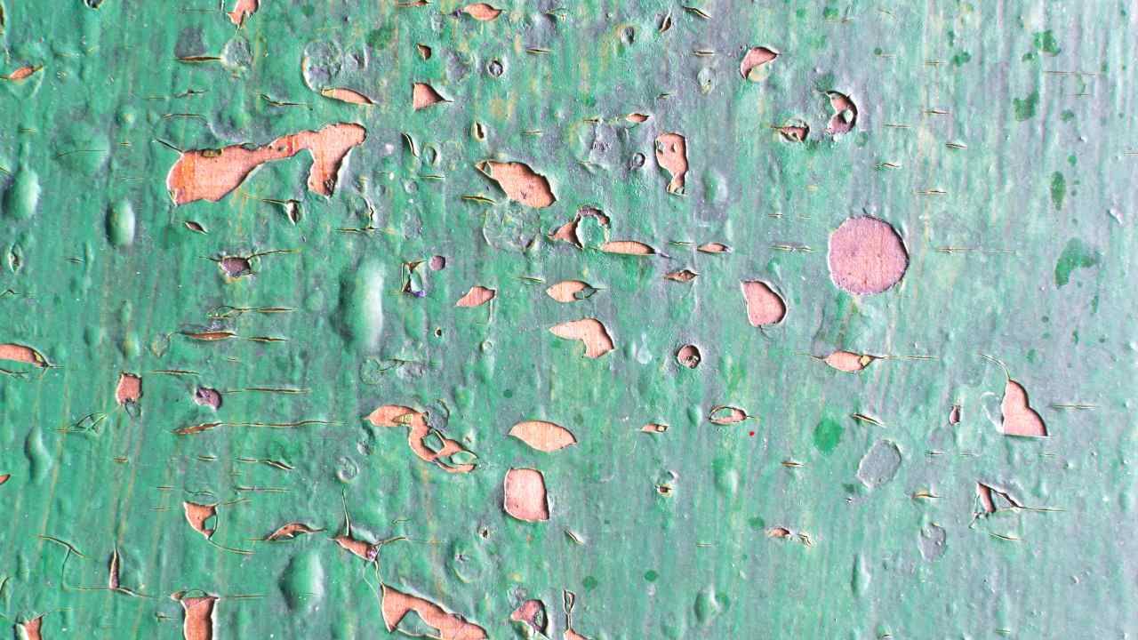 Dealing with Paint Bubbles and Cracks: Causes and Solutions