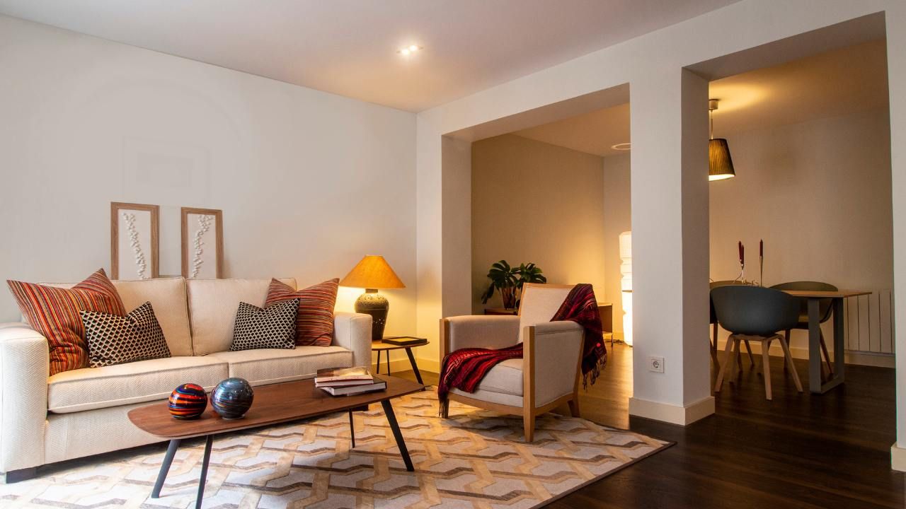 light vs. dark walls
