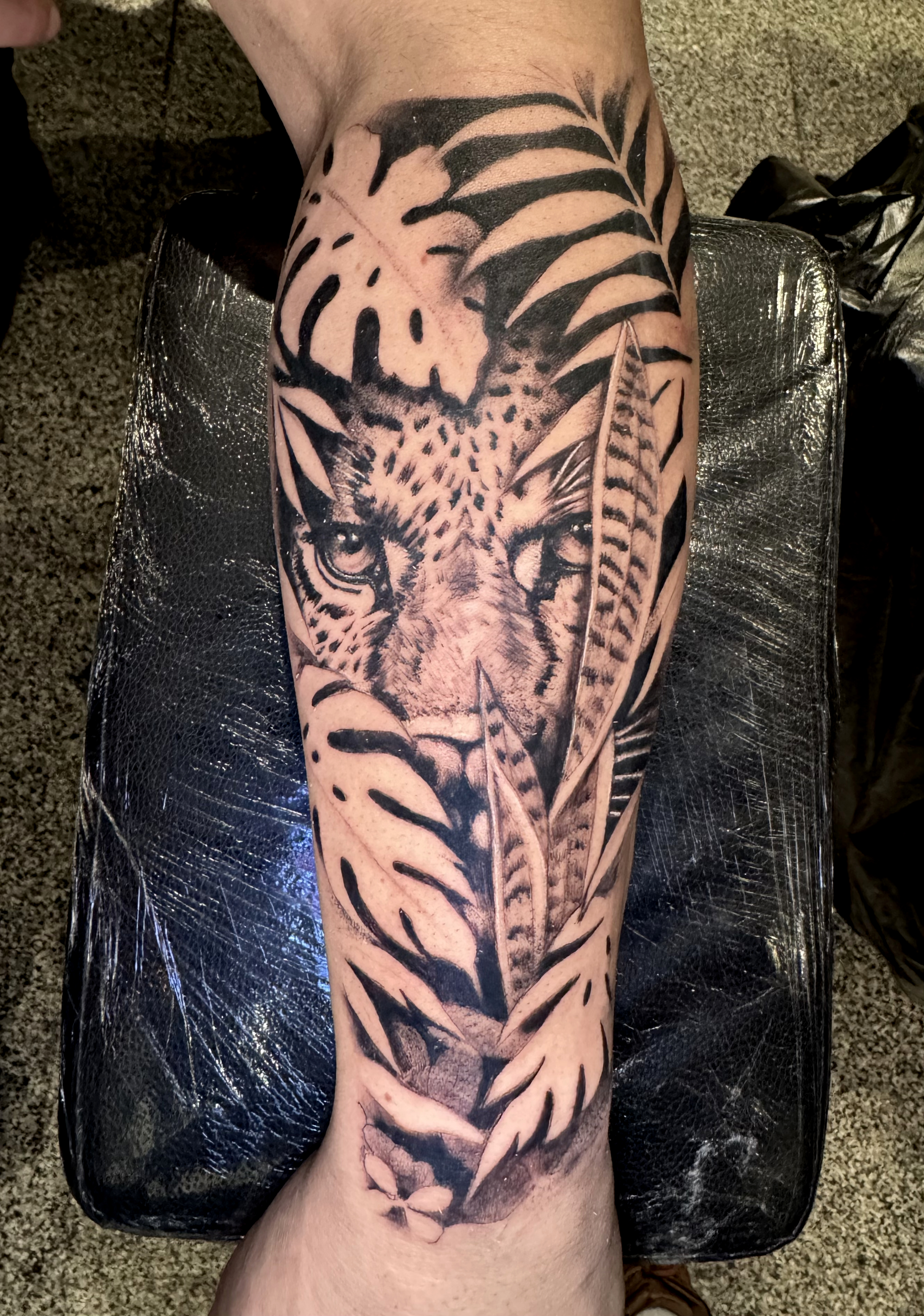 red white and black no smoking sign