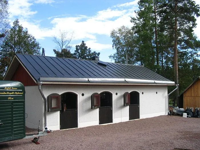 Hevostallin-ikkunoita
