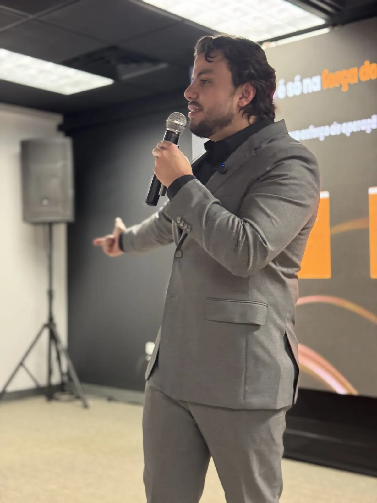 Rodolfo Bonates em um encontro com empresários
