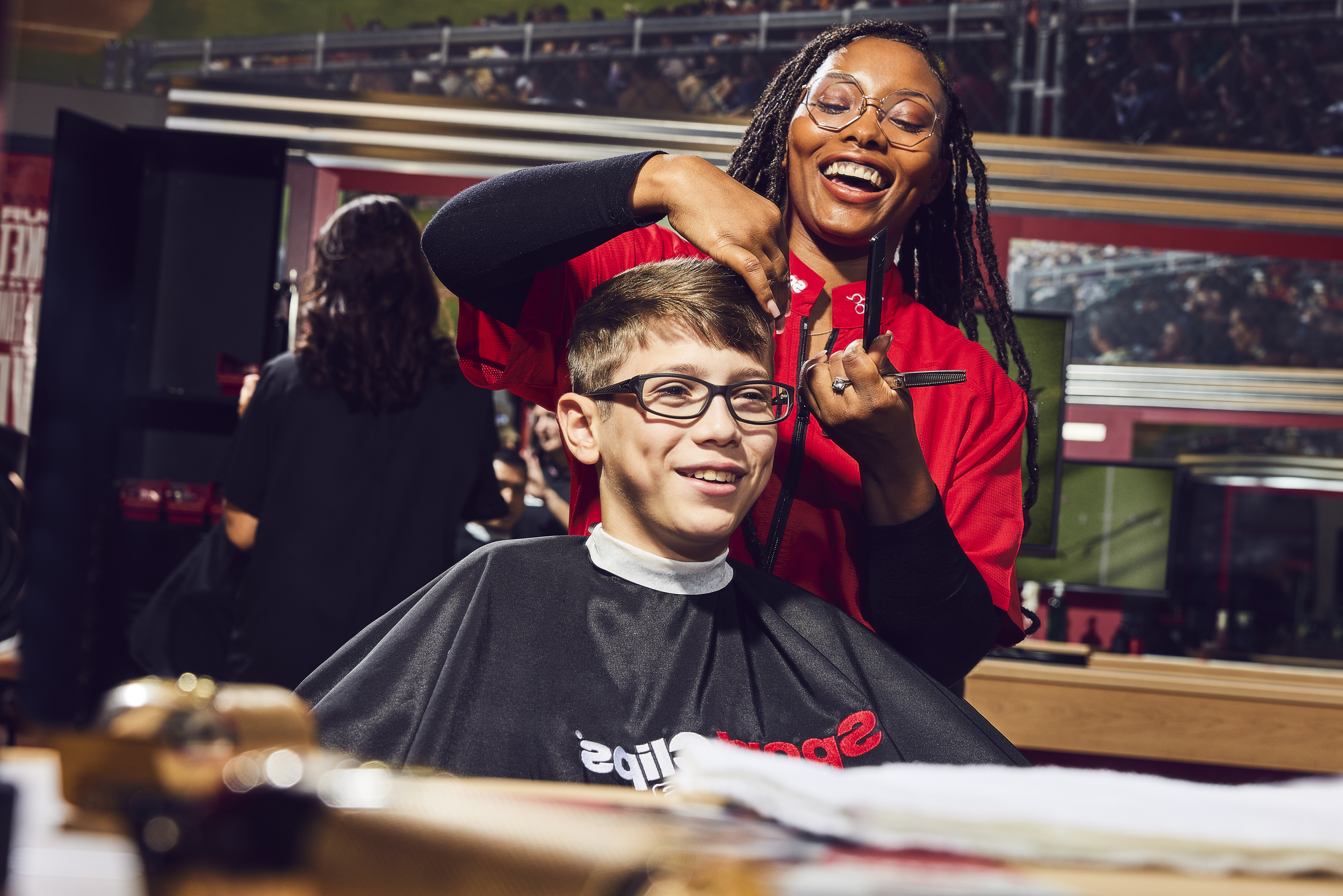 barber cutting man's hair