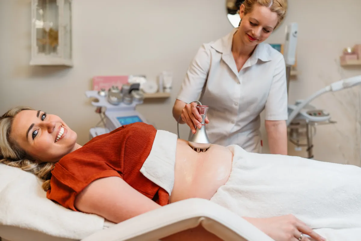 Laserassistert fettreduksjon med Smartlipo for lokale fettområder