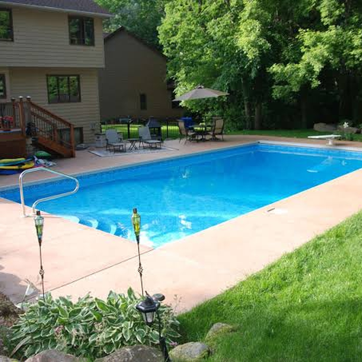 Moorhead Concrete builds and installs pool deck