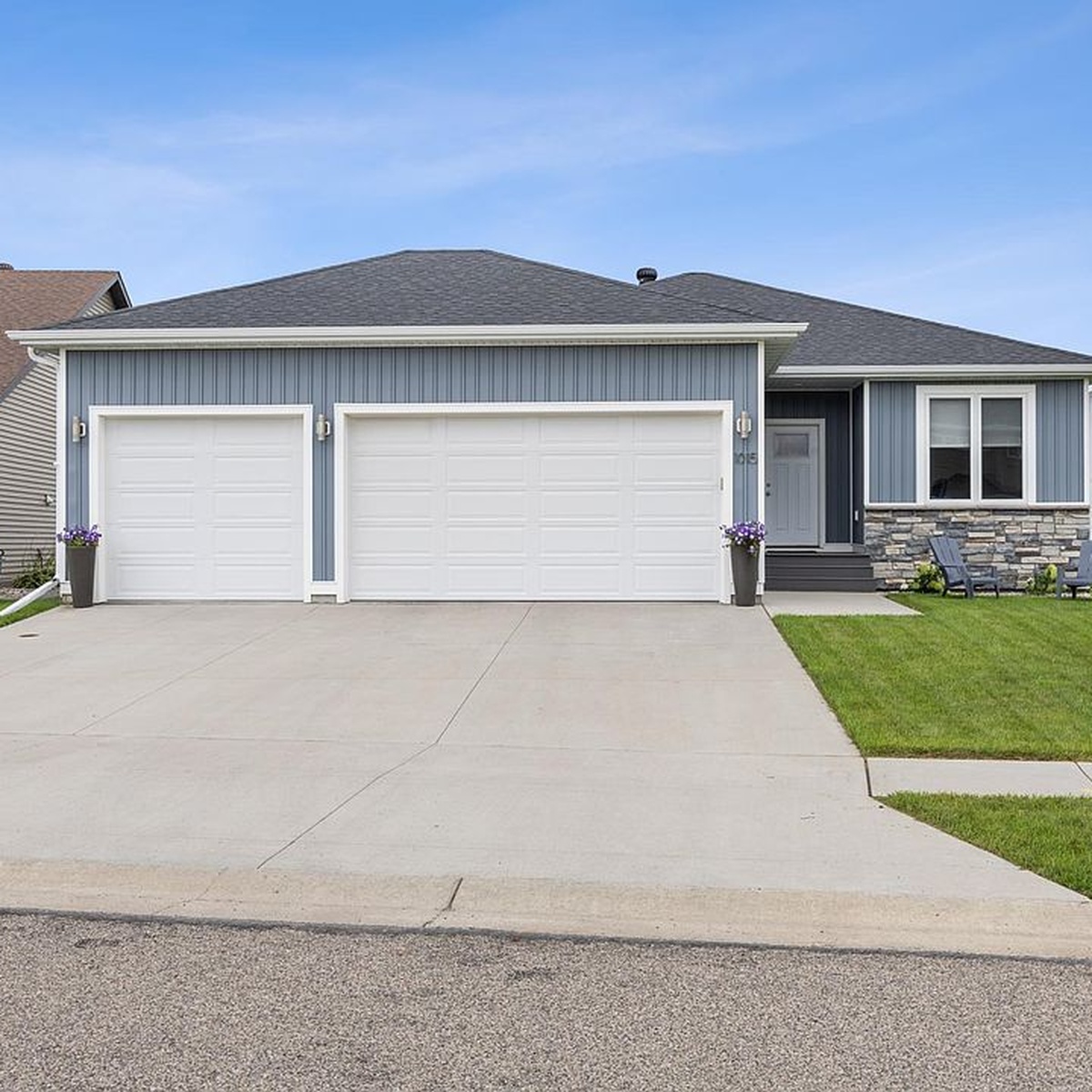 Moorhead Concrete builds and installs driveways.