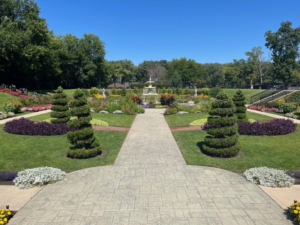 Phillips Park Zoo in Aurora, Illinois: The Wild, Family-Friendly Adventure Hiding at 1000 Ray Moses Dr, Aurora, IL 🦙🌳🚗