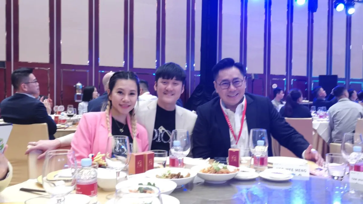 Alaric Ong With Wilson Neo, the largest Manulife director with hundreds of agents under him.