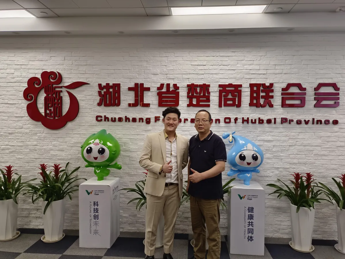 Alaric Ong with the Deputy Secretary General of Chushang Federation of Hubei Province