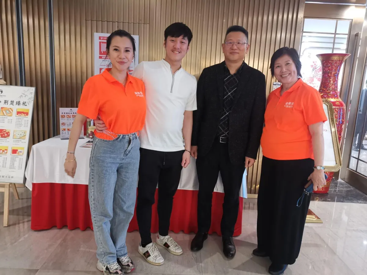 Alaric Ong With Bell, the CEO of Wuhan Fire Phoenix Wuhan Fire Phoenix is the largest AI platform and data center in Wuhan.