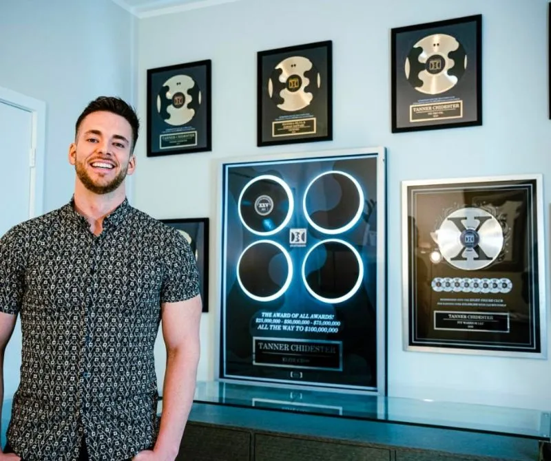 Alaric Ong with Tanner Chidester, 2 comma club award winner