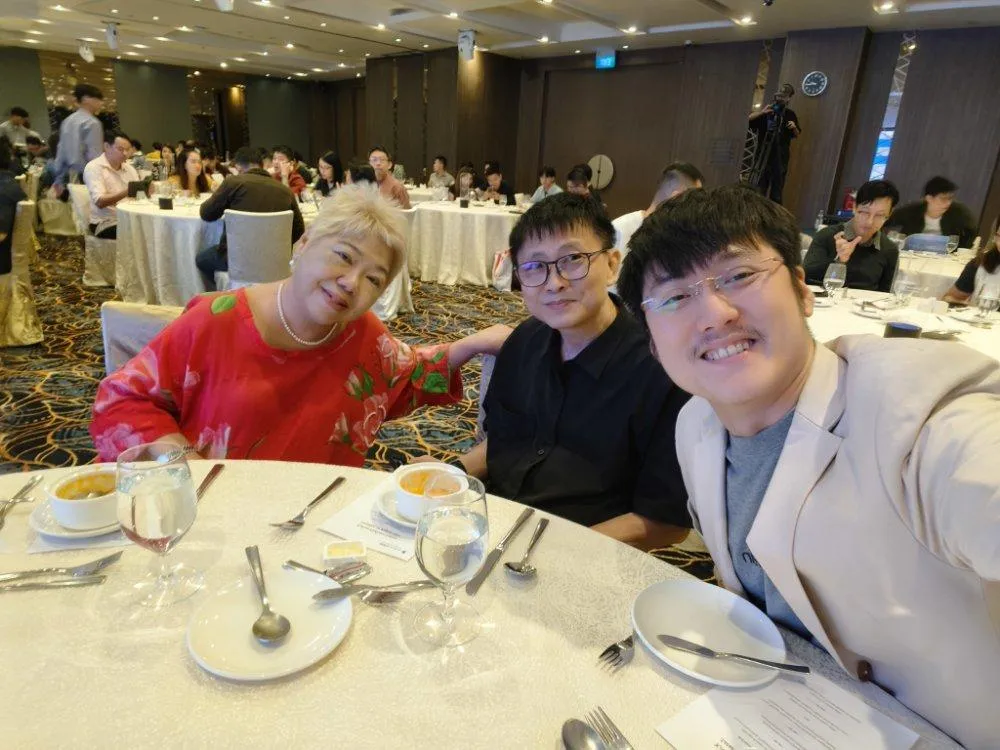 Alaric Ong having dinner with Richard Tan, Founder of Success Resources