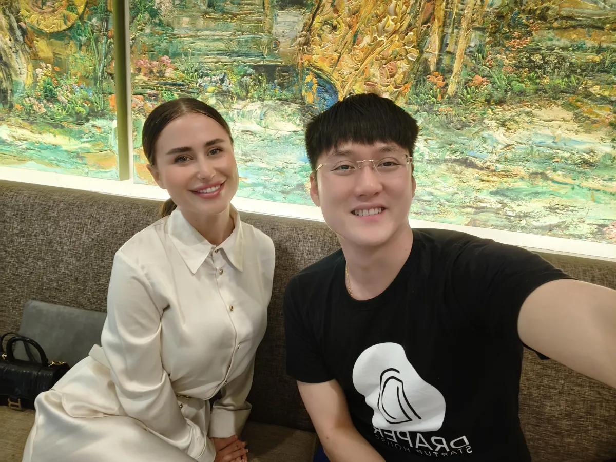 Alaric Ong with Ismail Gafoor, CEO of Propnex